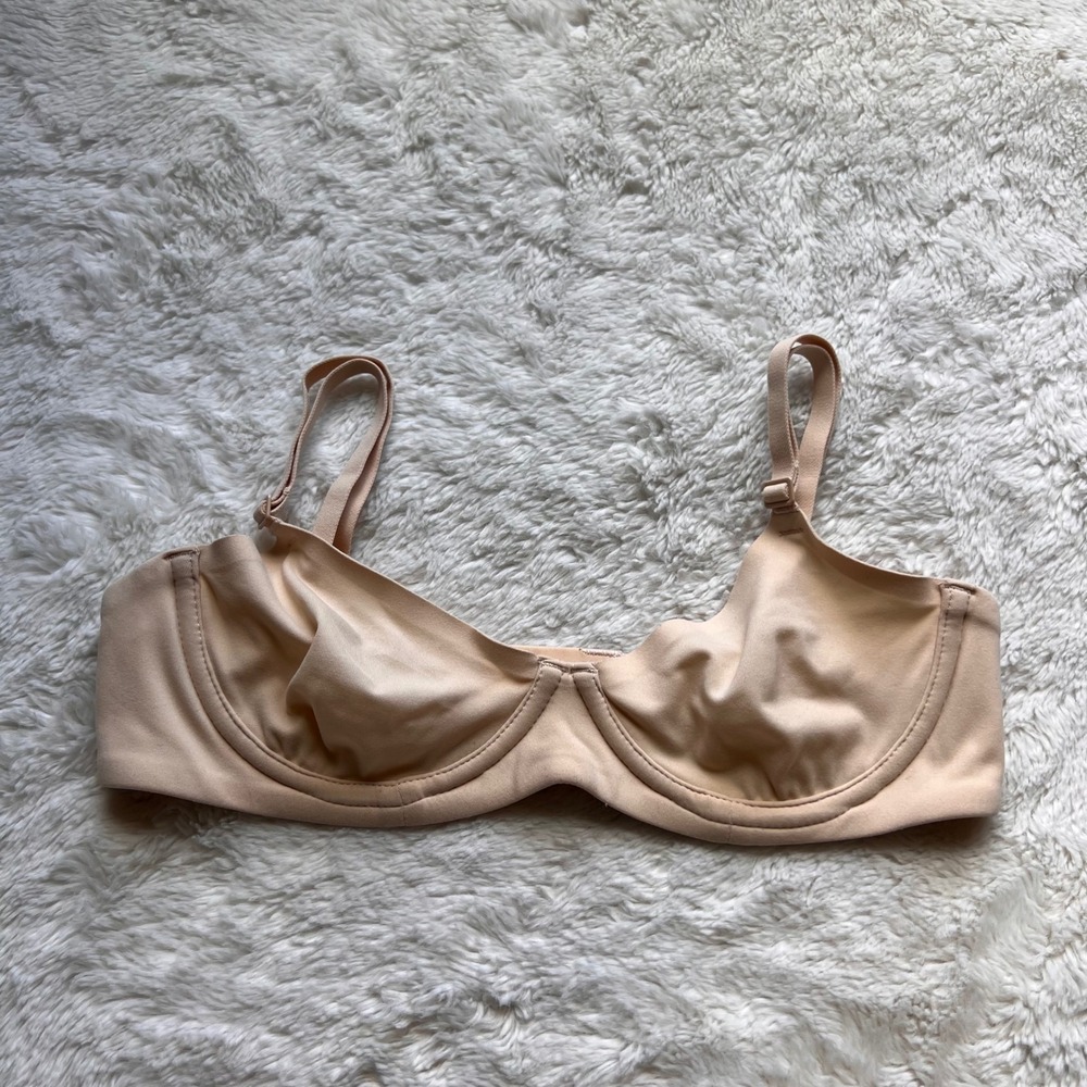 SKIMS Fits Everybody Underwire Bra Size 32B  Sand Neutral Everyday Basic NWOT